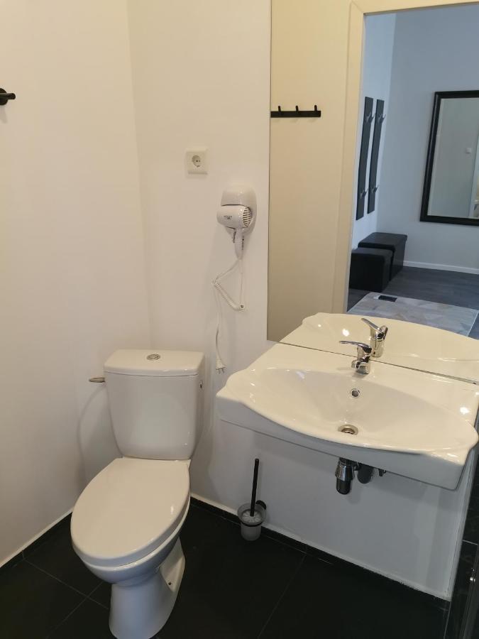 Central Hotel With Free Parking Riga Esterno foto