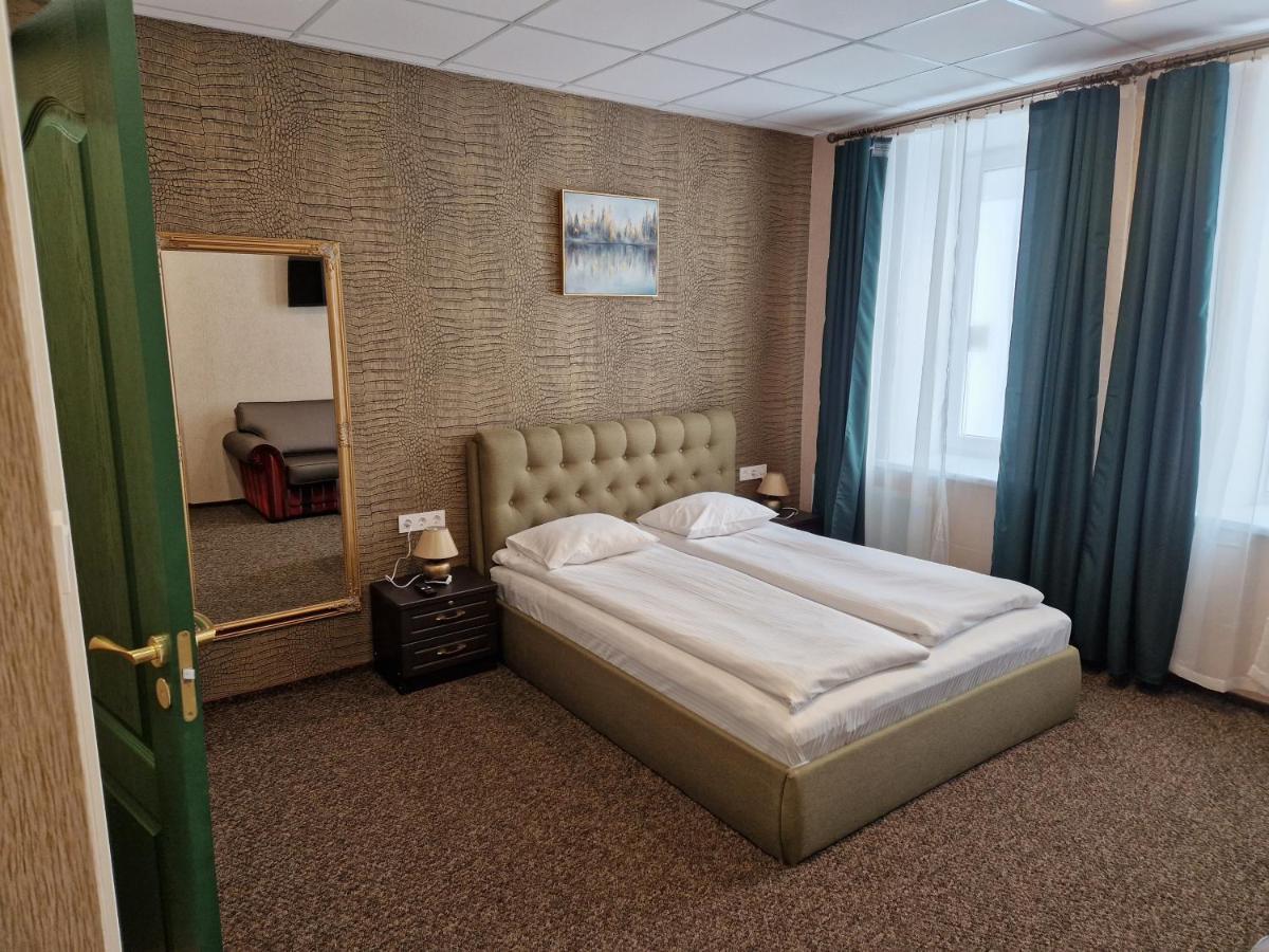 Central Hotel With Free Parking Riga Esterno foto
