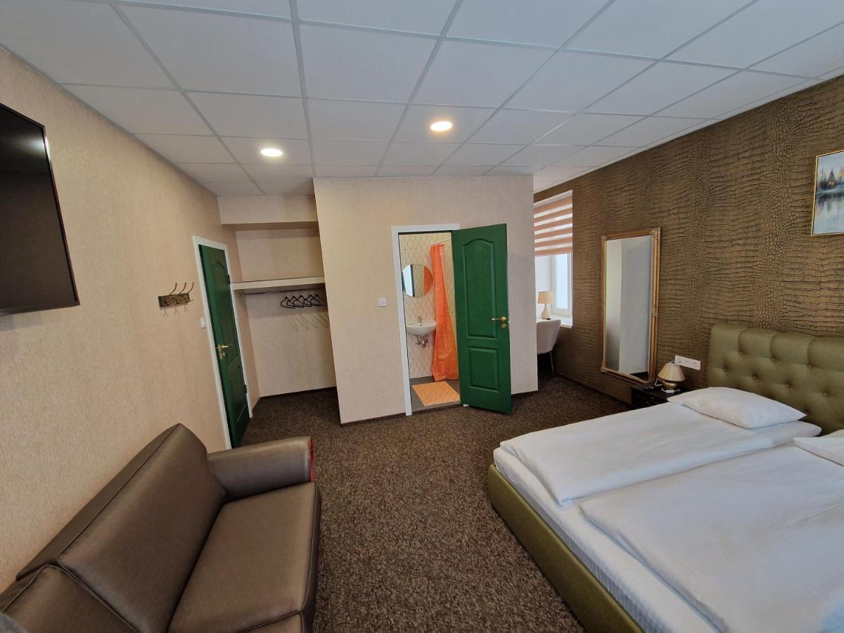 Central Hotel With Free Parking Riga Esterno foto