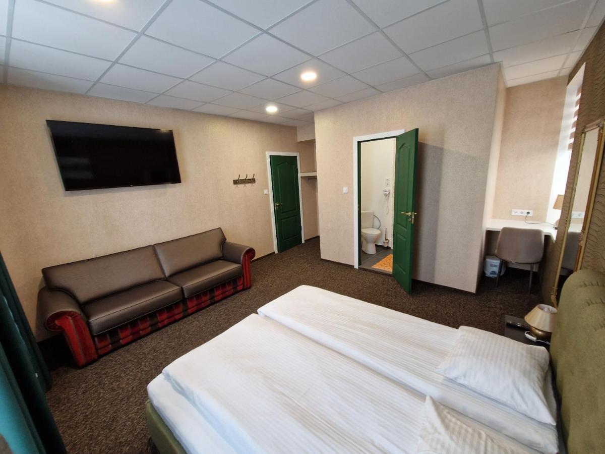 Central Hotel With Free Parking Riga Esterno foto
